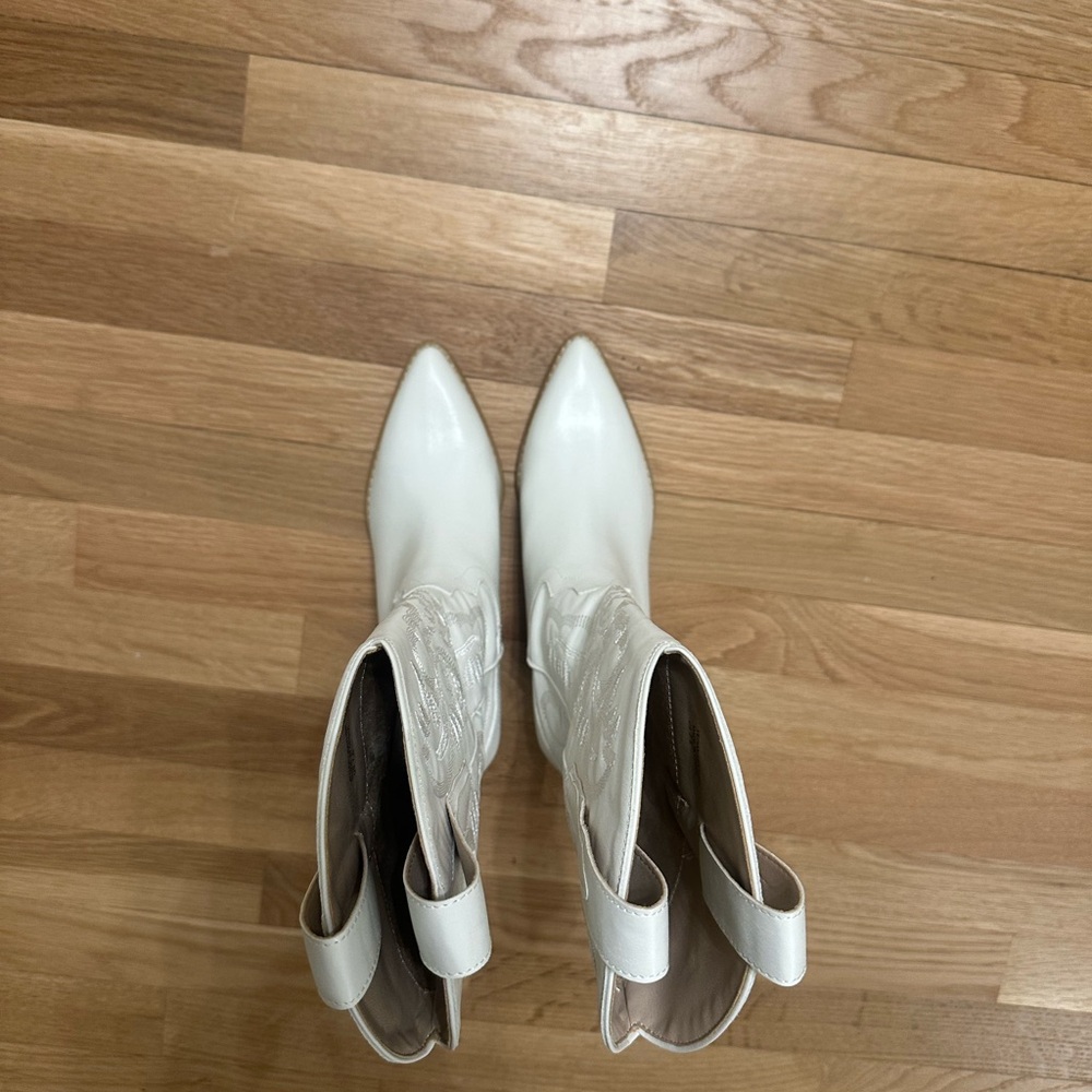 Altar’d State Women's White Cowboy Boots - Picture 4 of 5